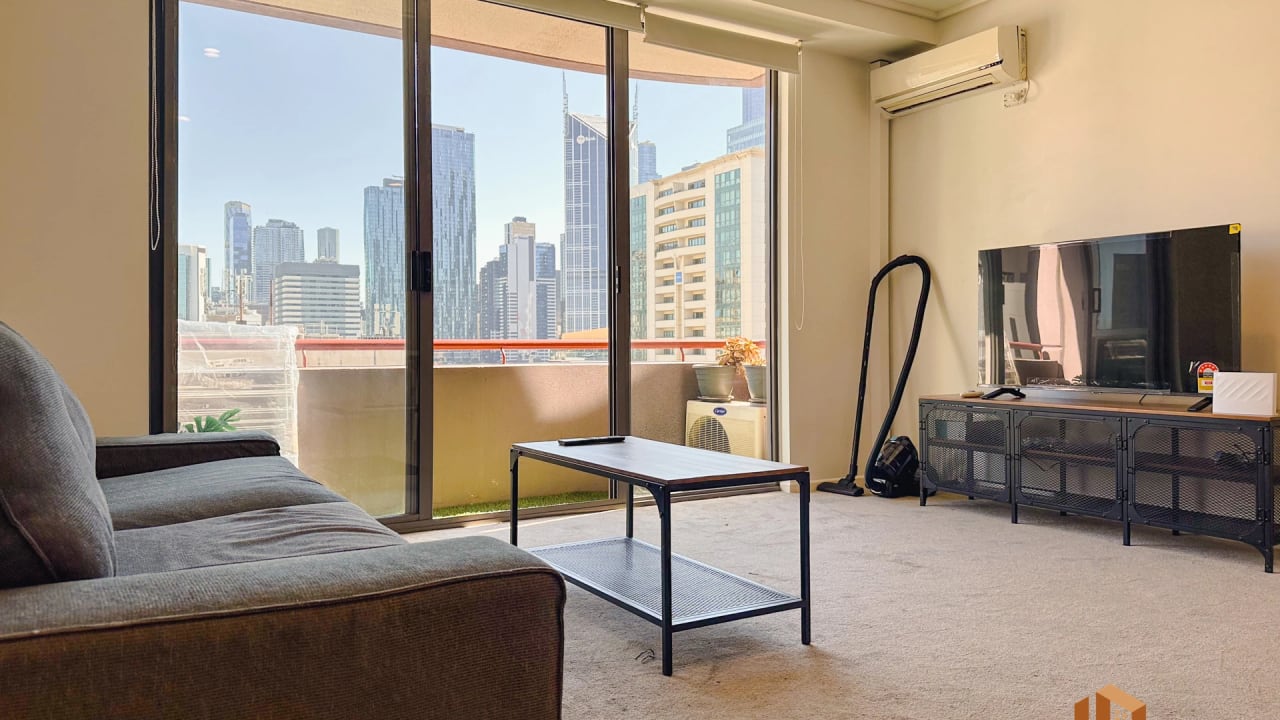 Furnished room in a flatshare