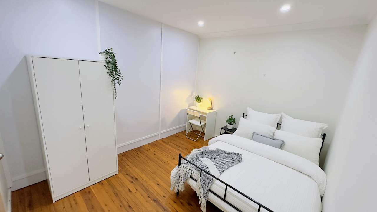 Furnished room in a flatshare