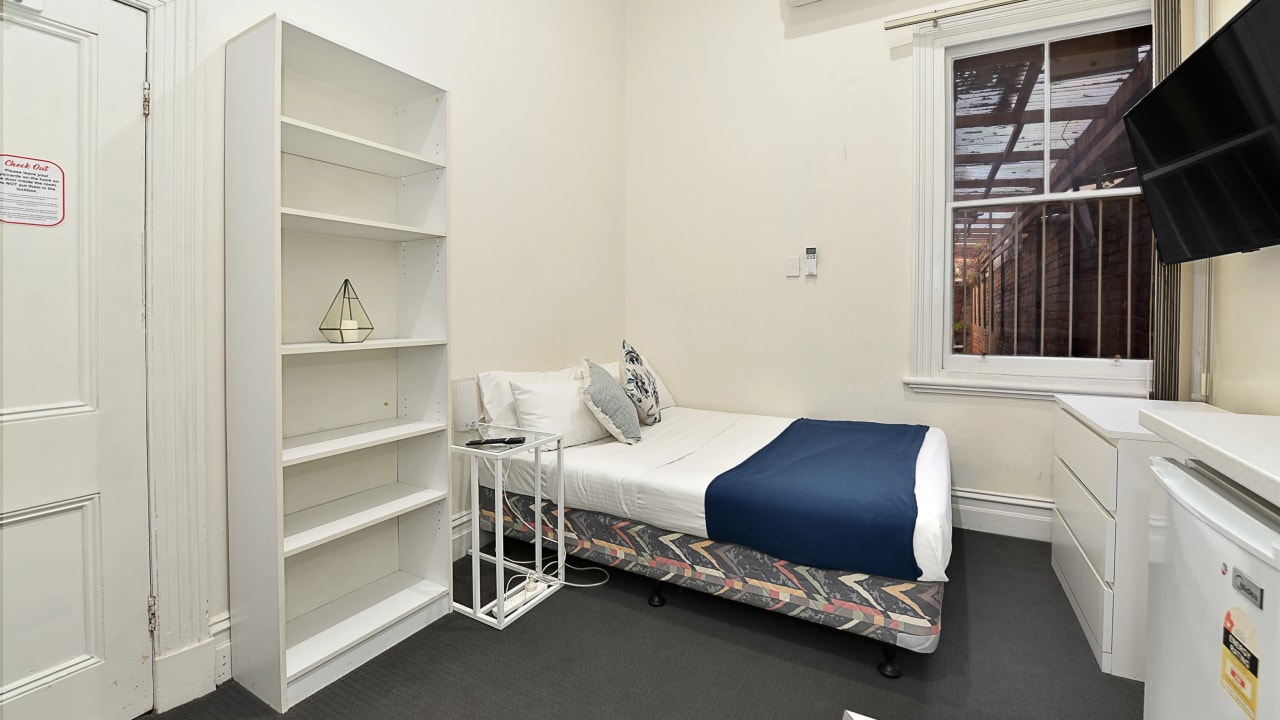 Whole property with 1 room for rent