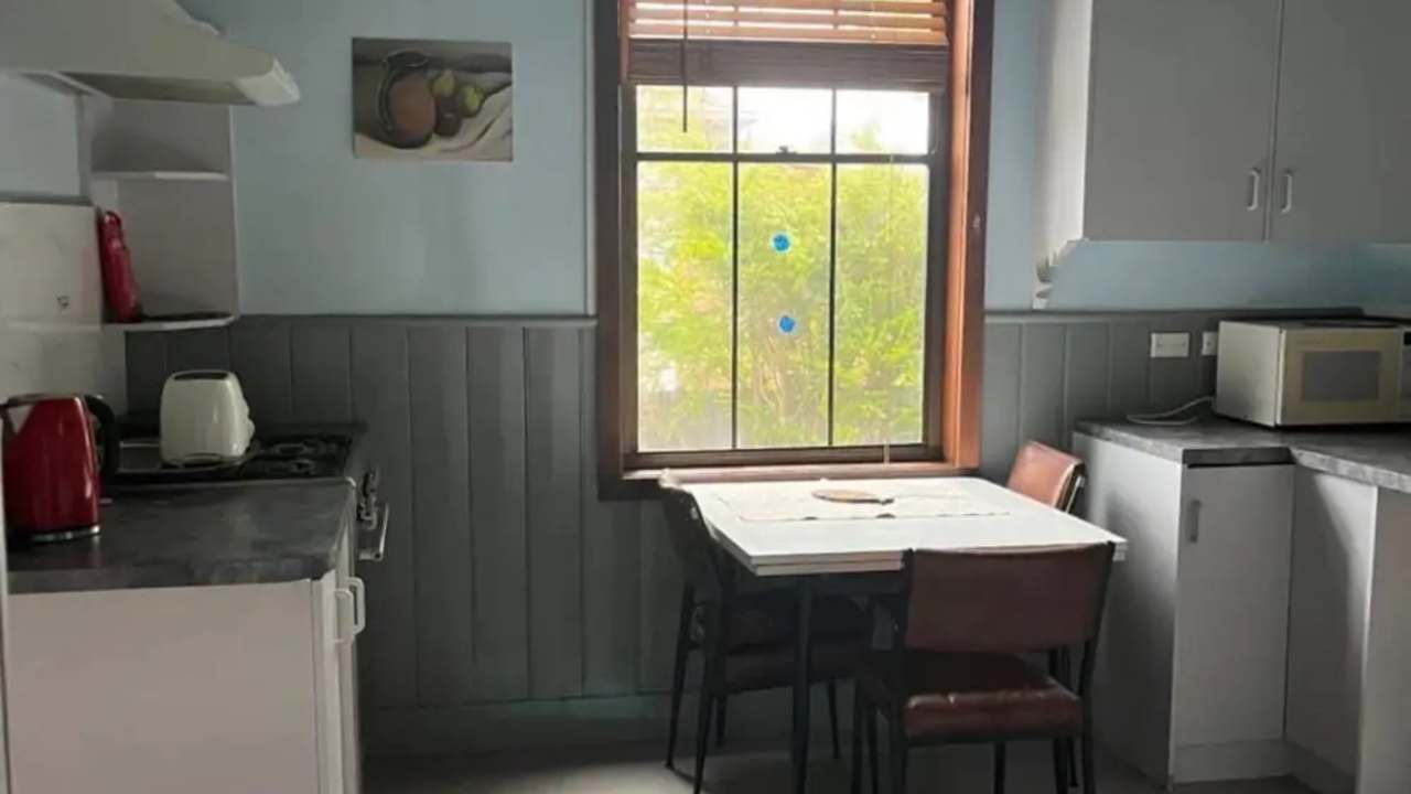 Room in a share house
