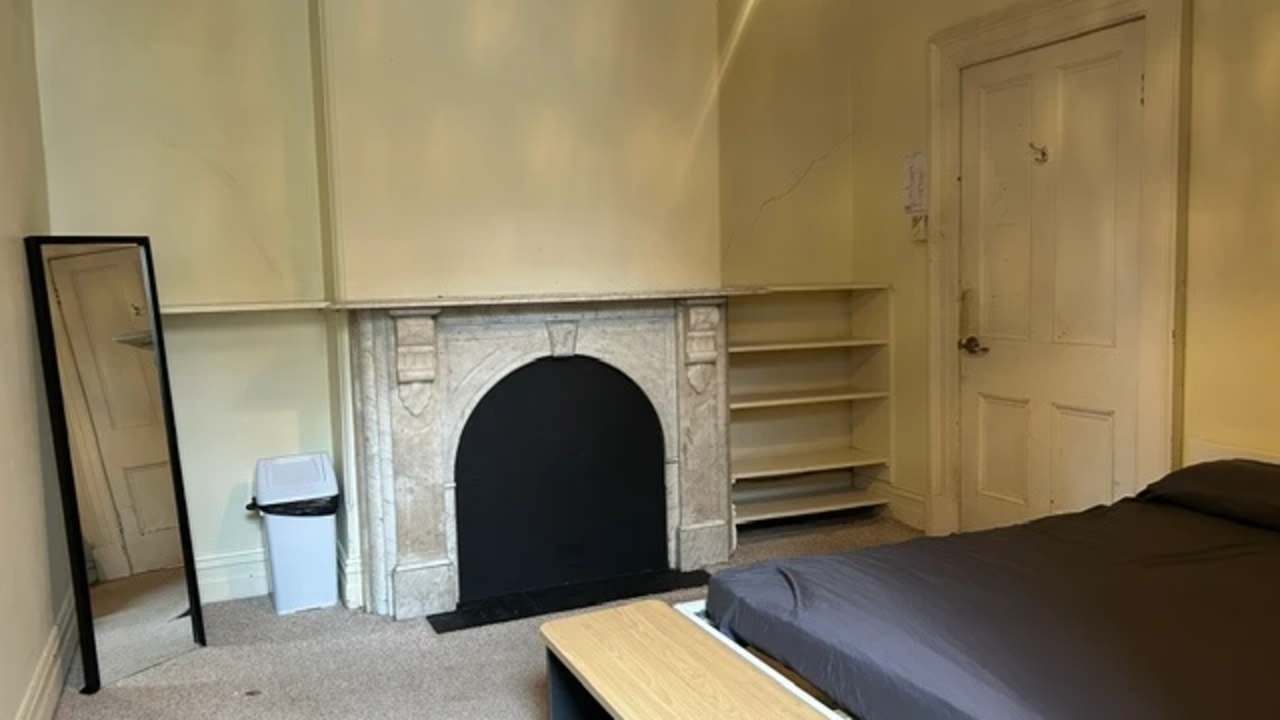 Furnished room in a share house