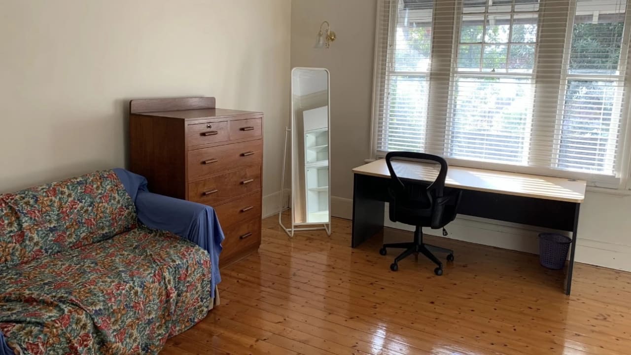 Furnished room in a share house