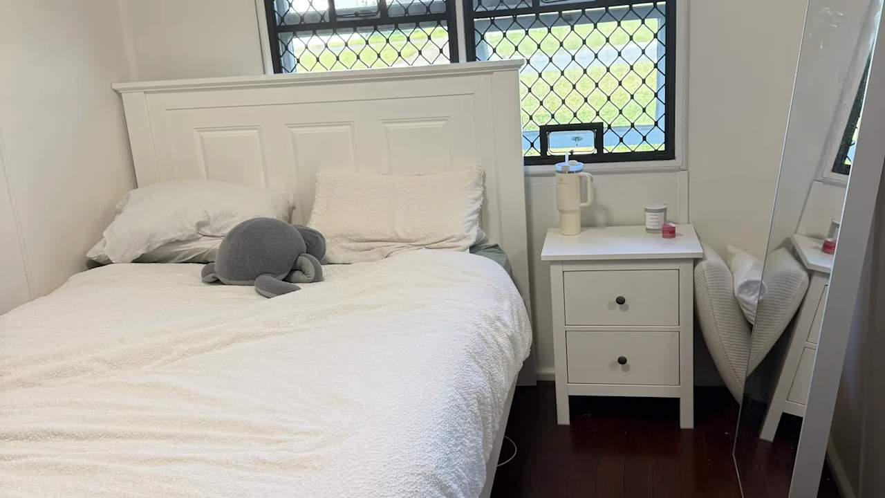 Furnished room in a share house