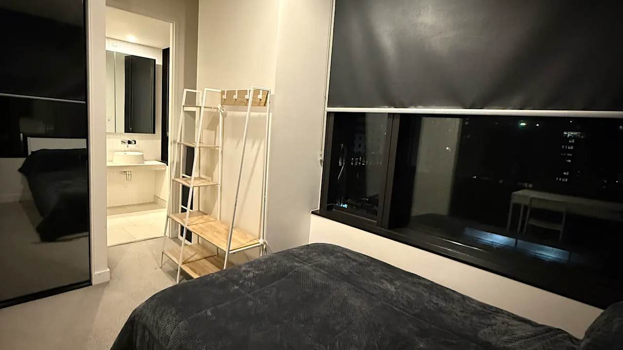 Furnished room with ensuite in a flatshare