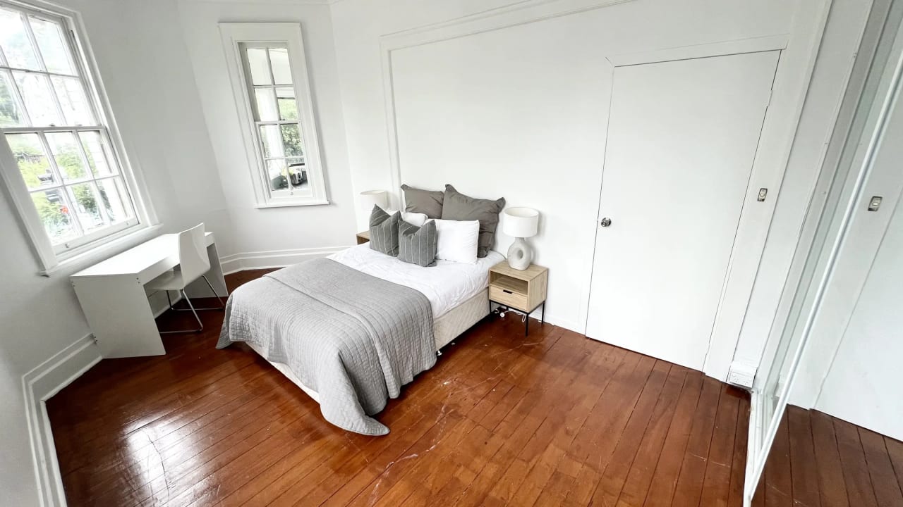 Room in a share house