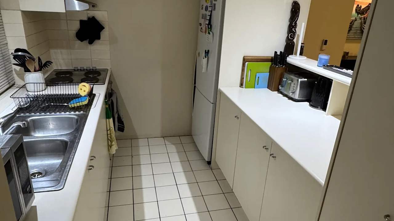 Unfurnished room in a flatshare