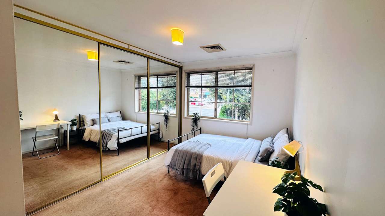 Furnished room in a flatshare