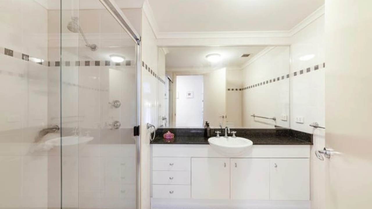 Whole property with 2 rooms for rent