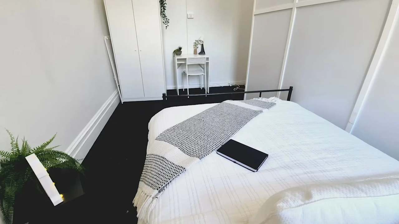 Furnished room in a share house