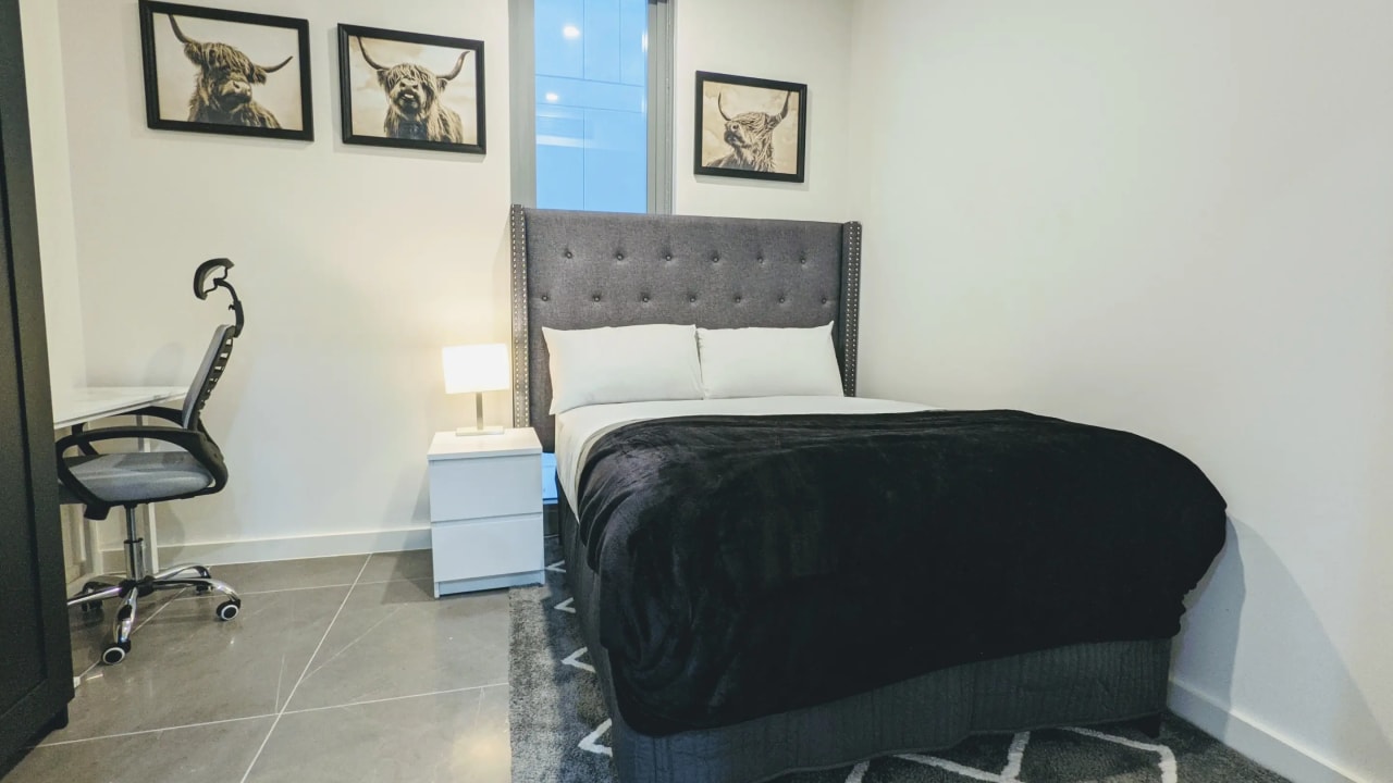 Furnished room in a flatshare