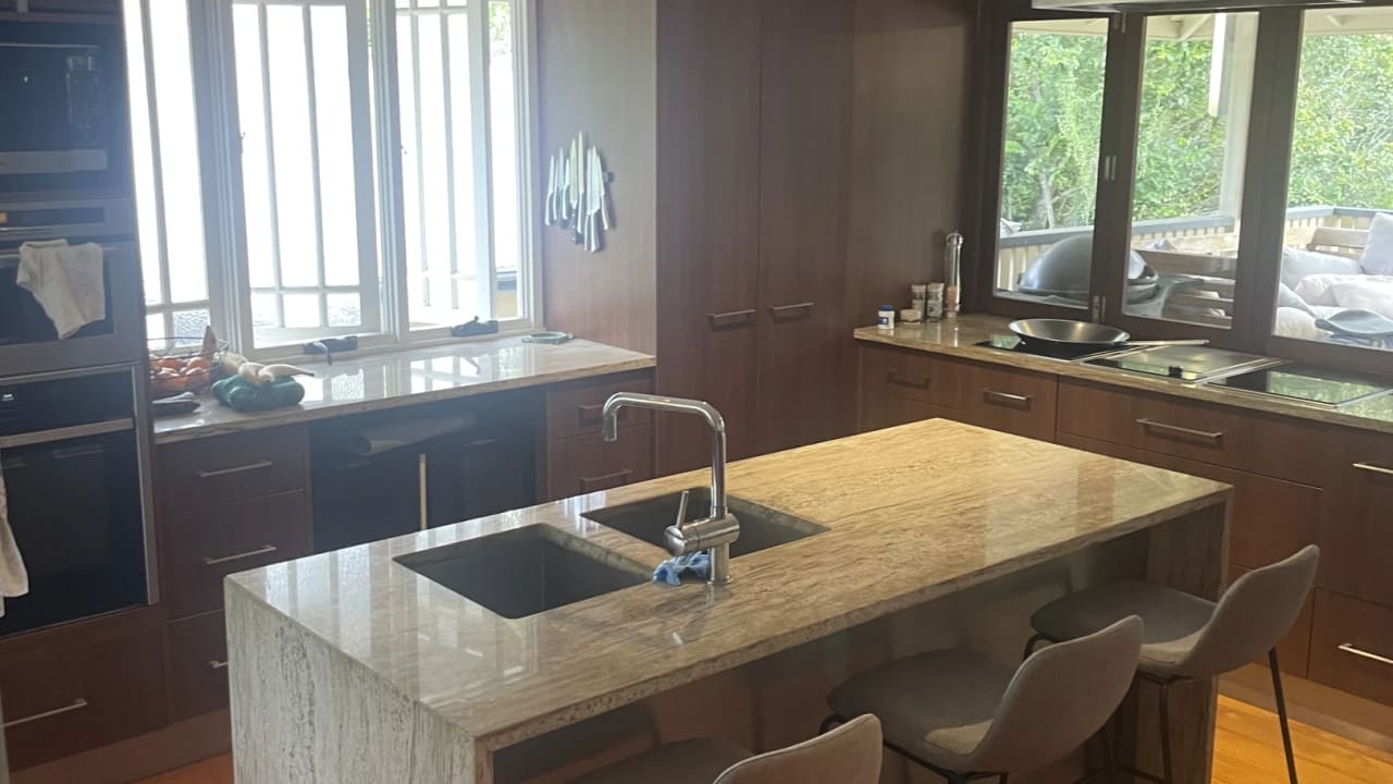 Room in a share house