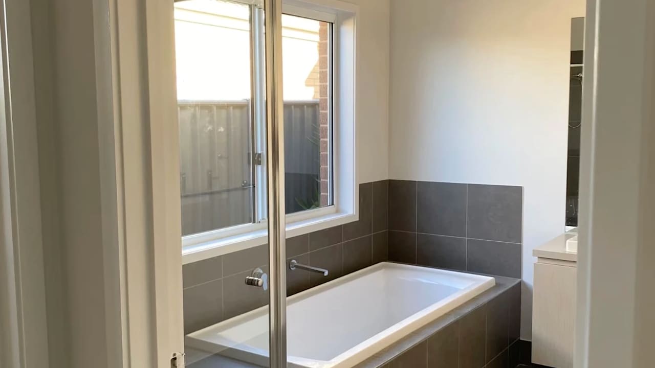 Unfurnished room in a share house