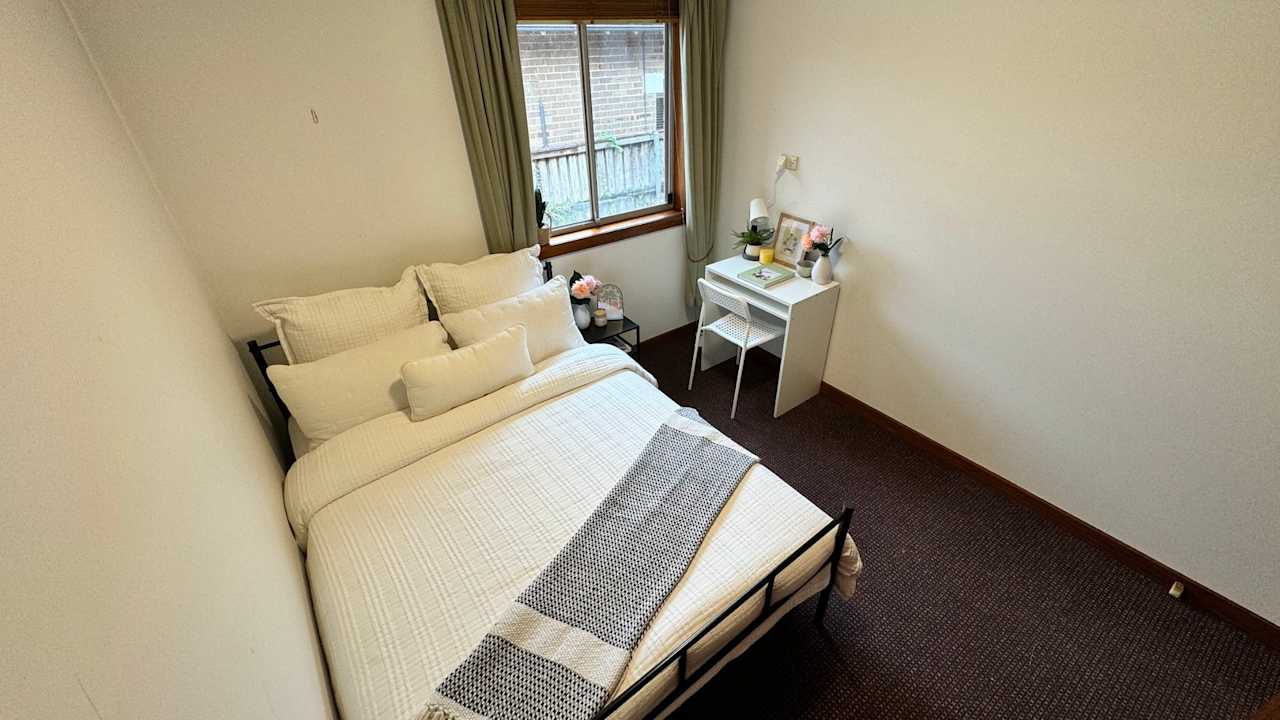 Furnished room in a flatshare