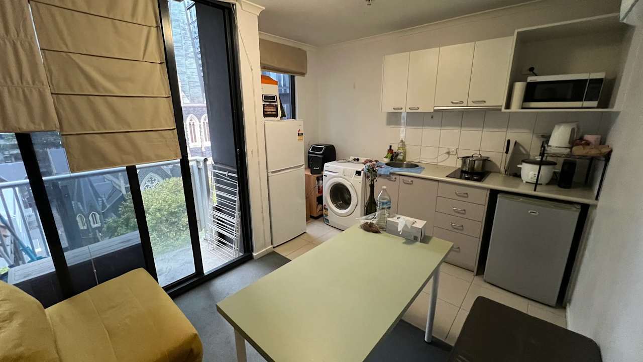 Furnished room in a flatshare