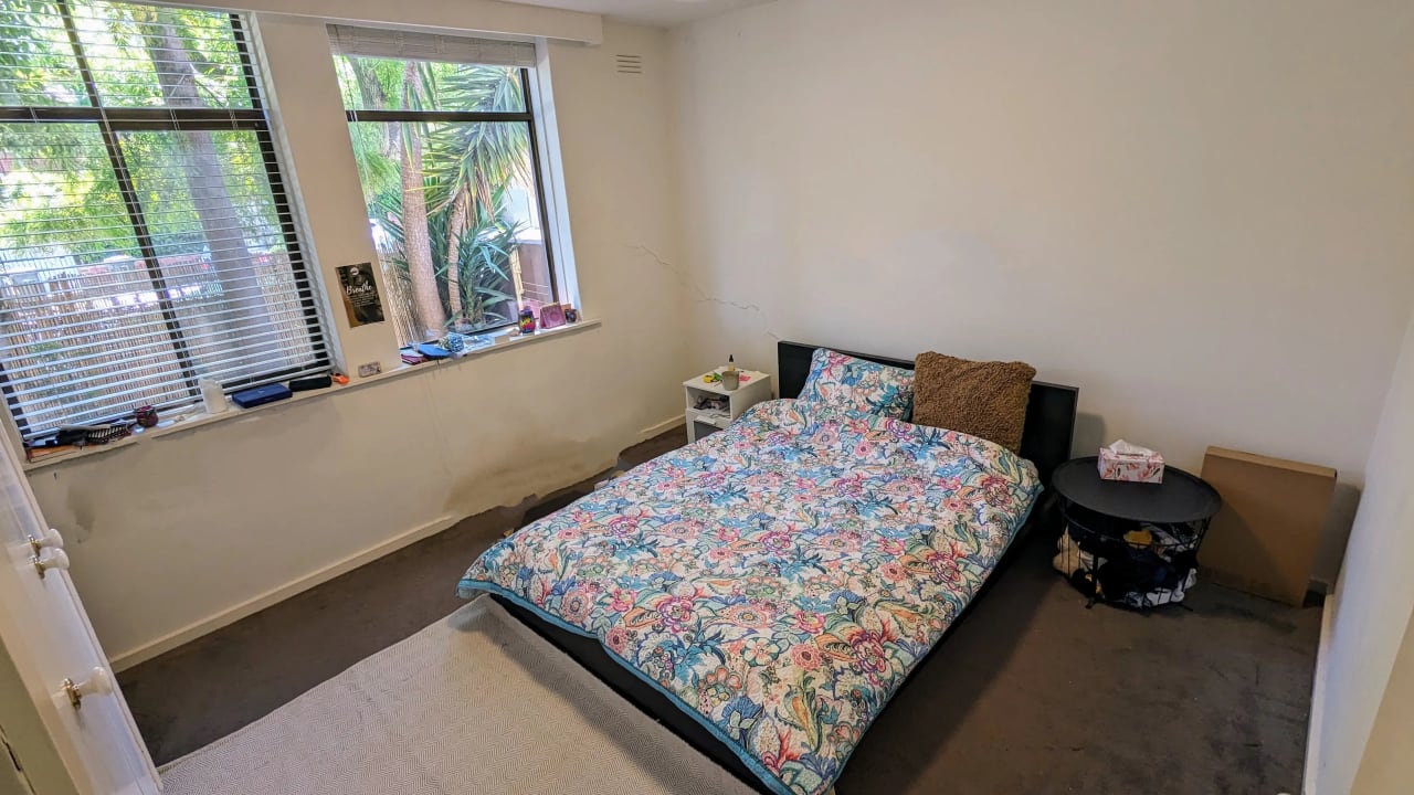 Furnished room in a flatshare
