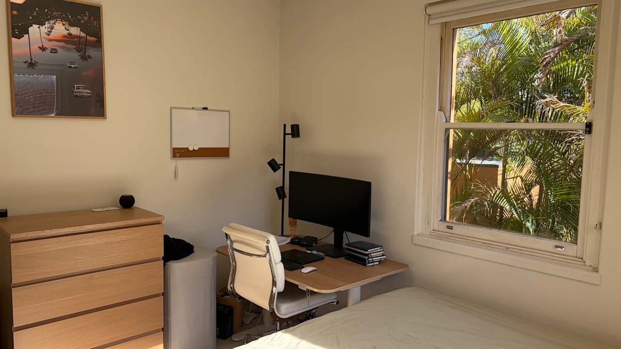 Furnished room in a flatshare