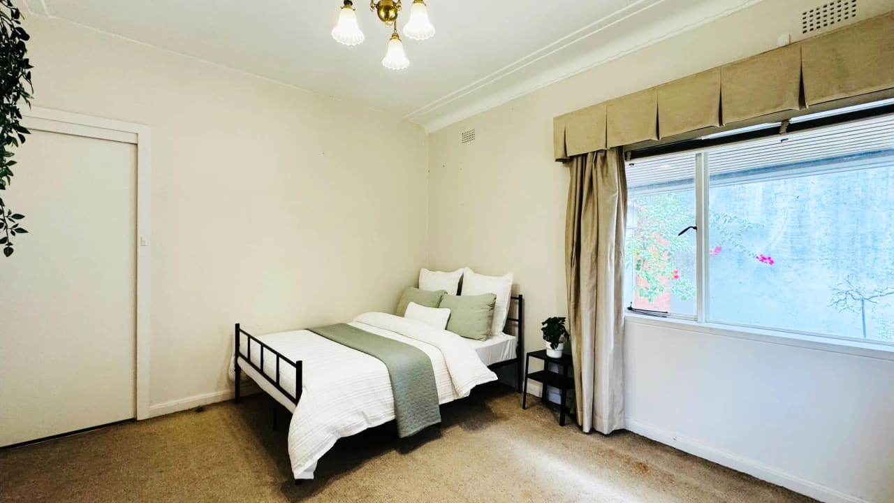 Furnished room in a share house
