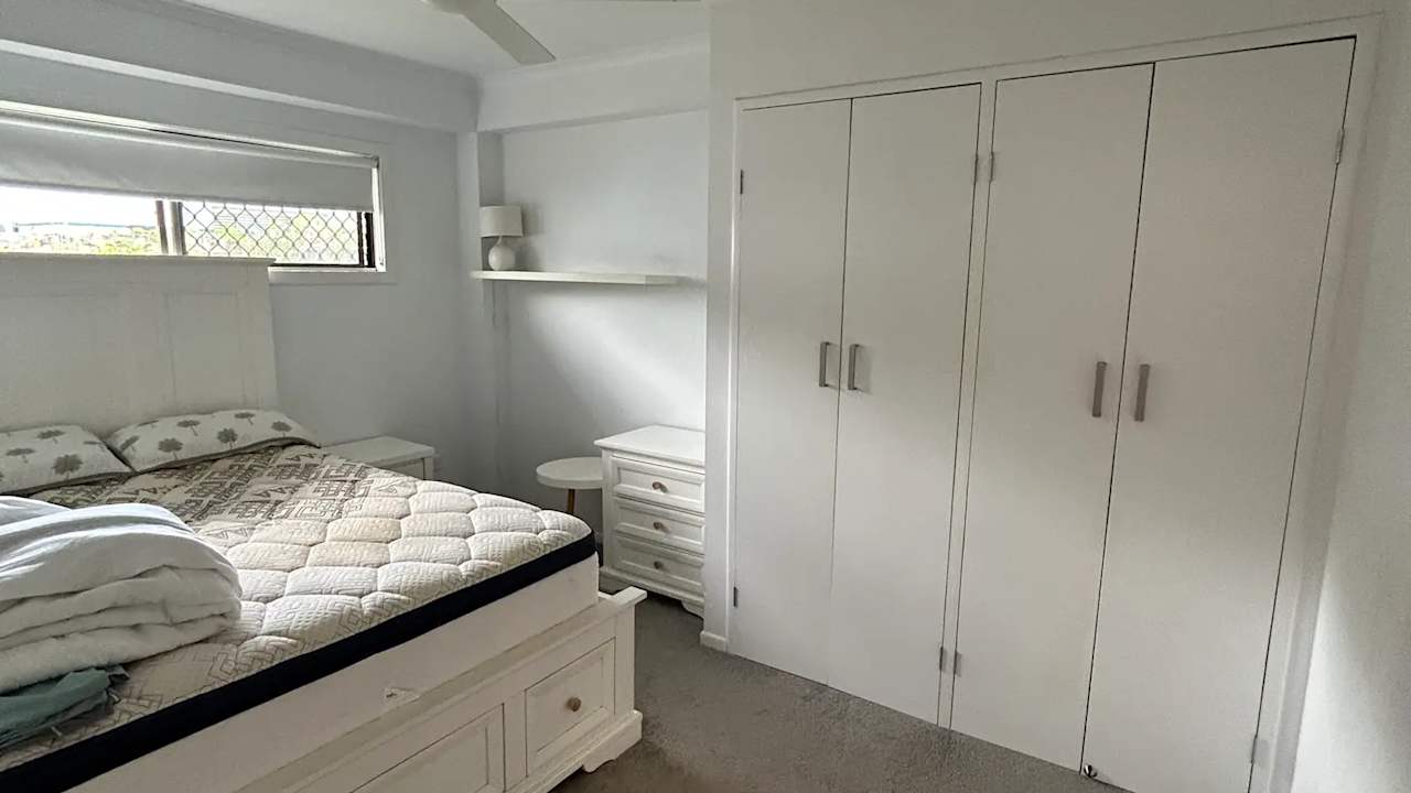 Furnished room in a share house