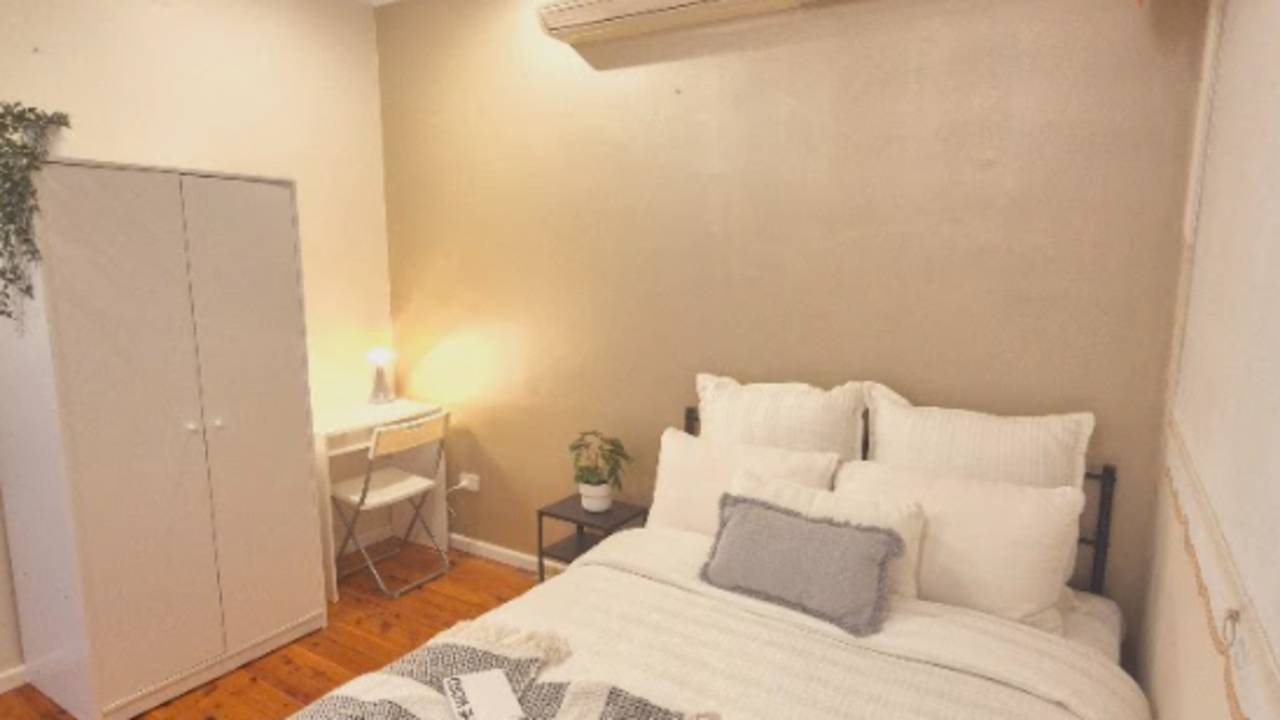 Furnished room in a flatshare