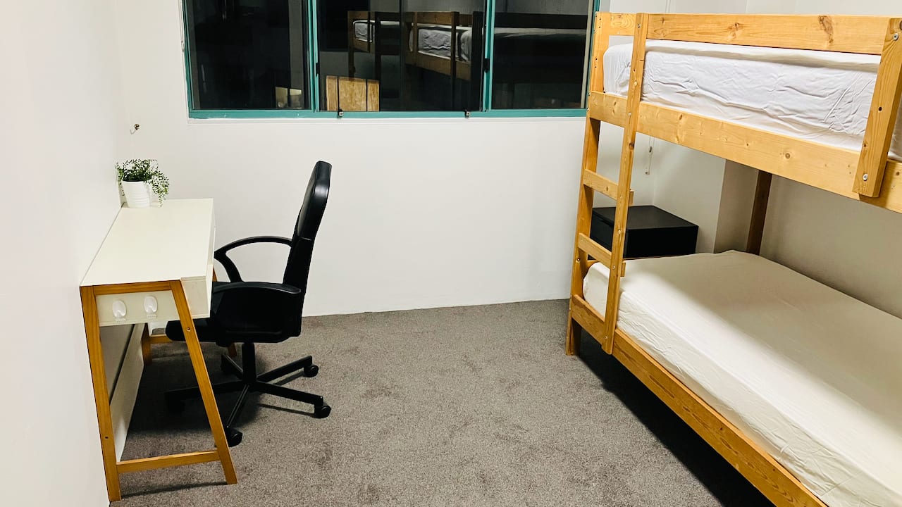 Furnished room in a flatshare