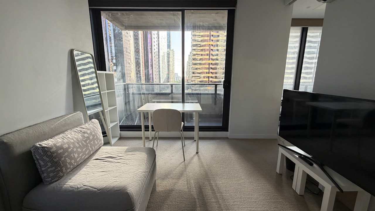 Furnished room with ensuite in a flatshare