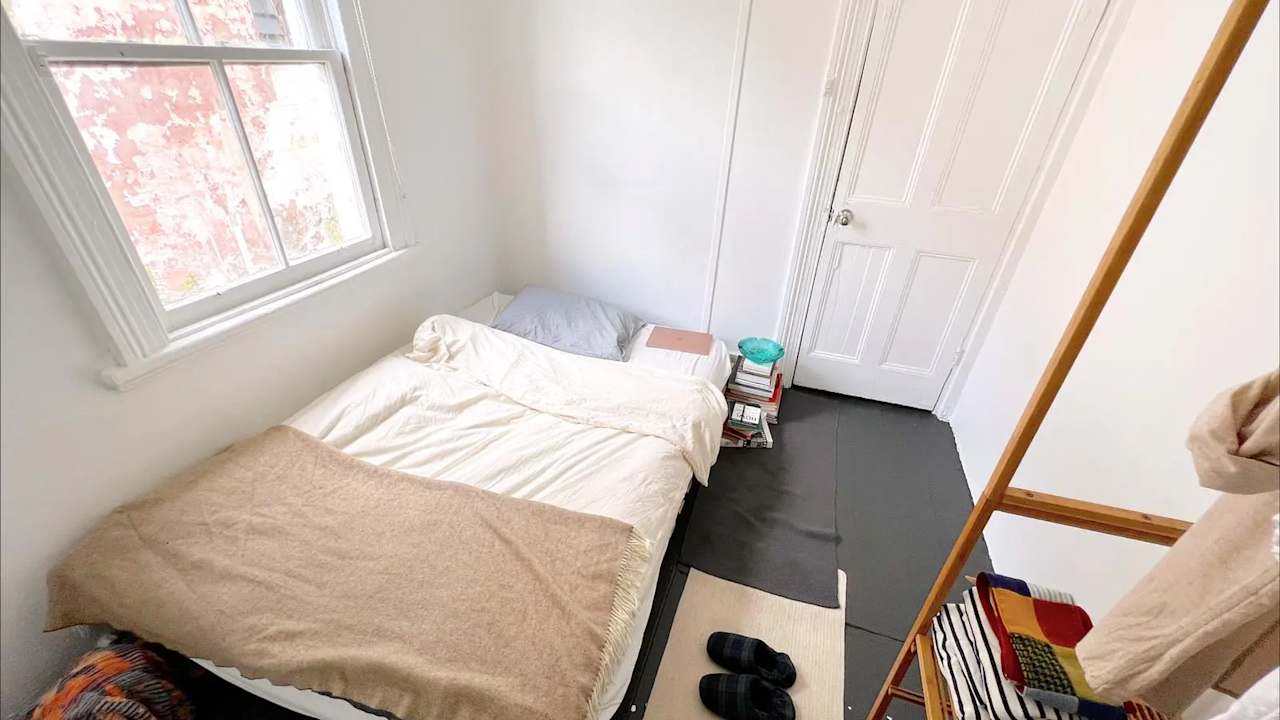 Room in a share house