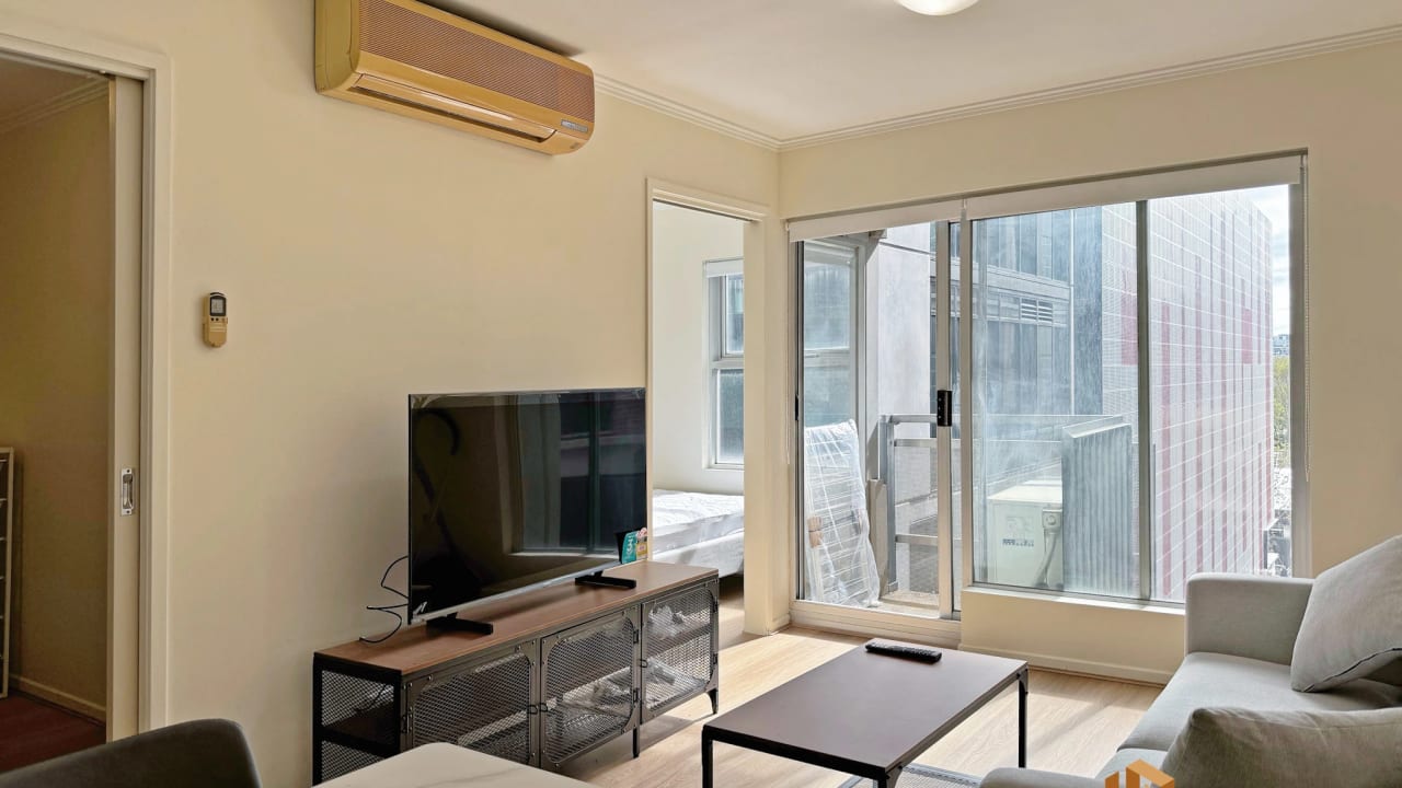 Furnished room in a flatshare