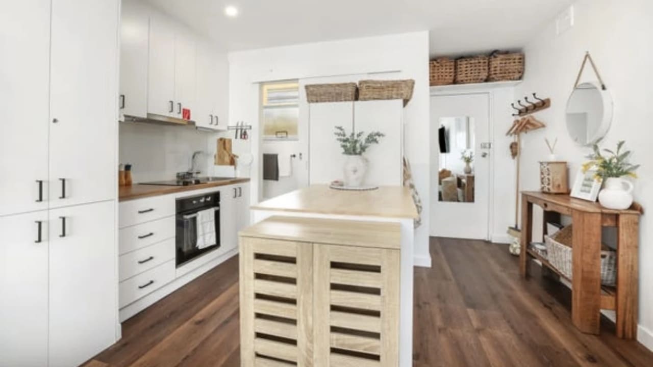 Furnished room studio flat for rent