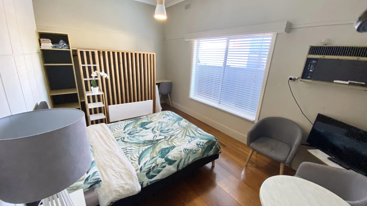 Furnished room studio flat for rent