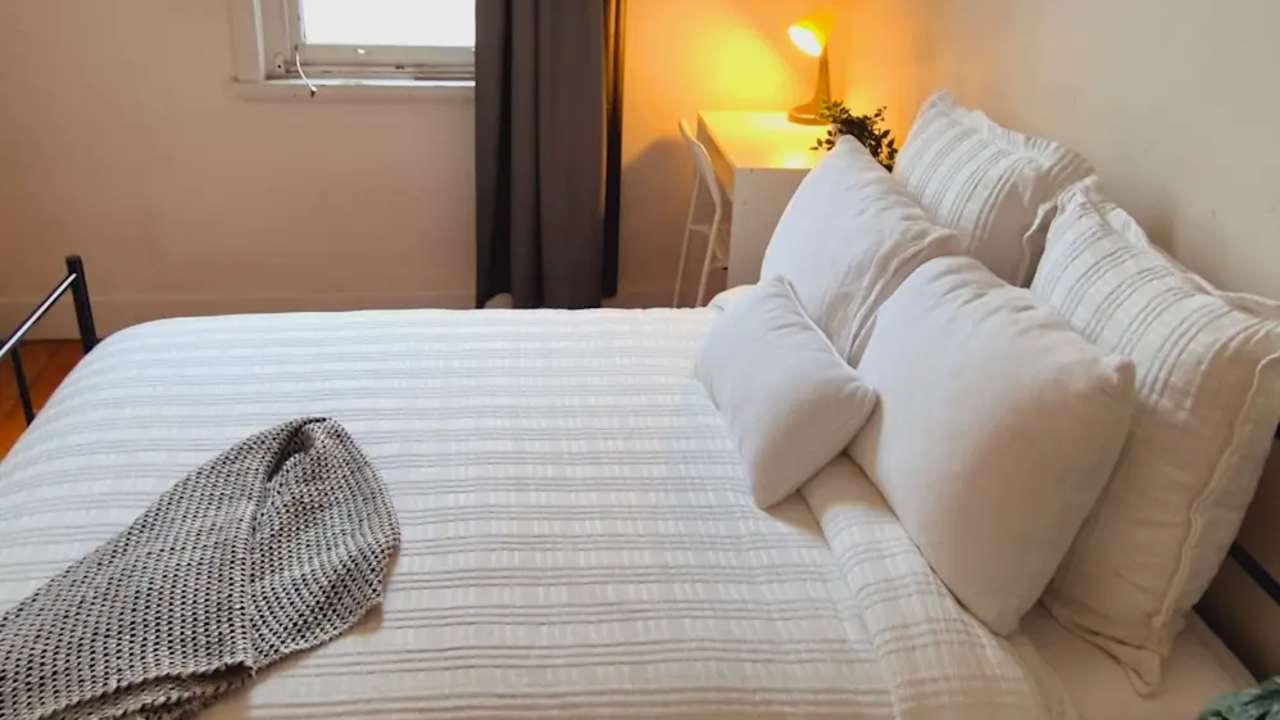 Furnished room in a share house