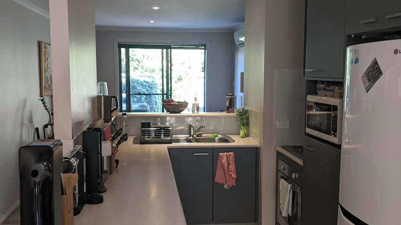 Unfurnished room in a flatshare