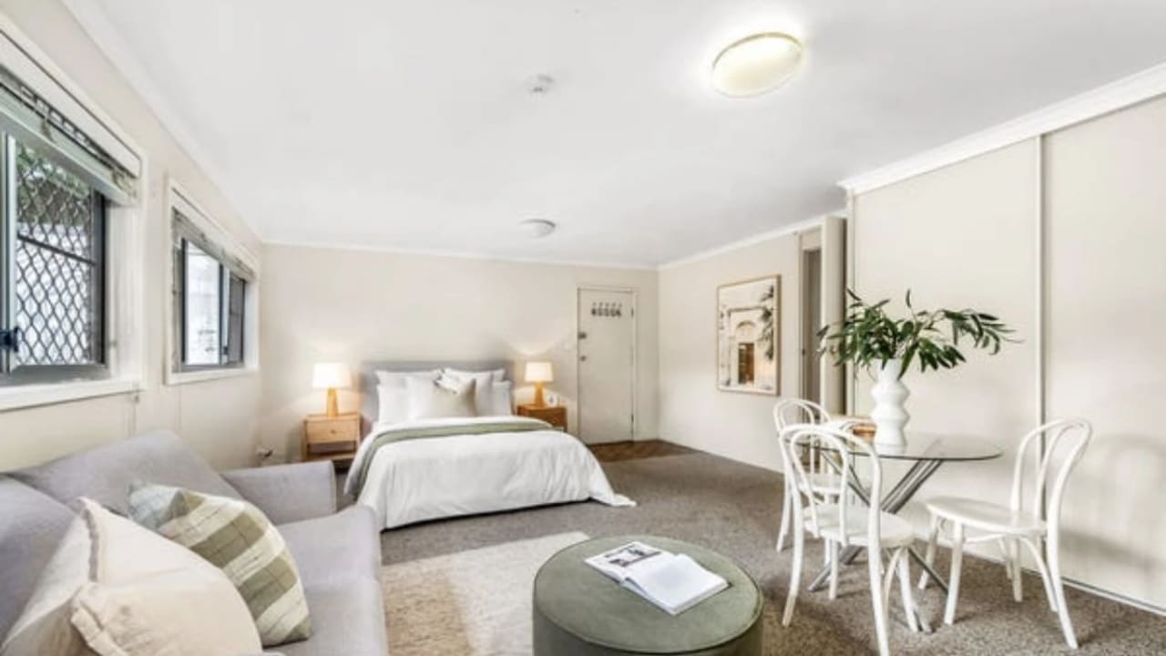 Furnished room studio flat for rent