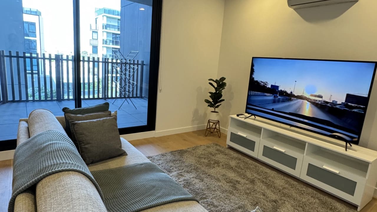 Furnished room with ensuite in a flatshare