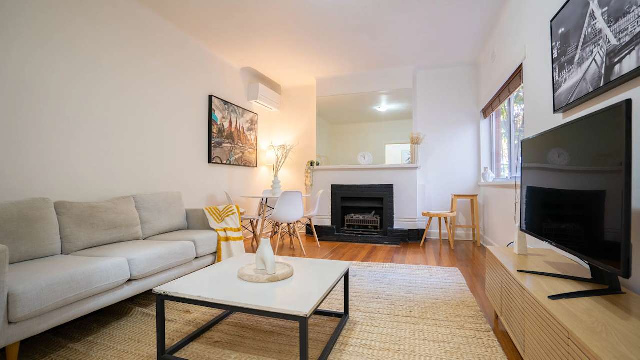 Furnished room in a flatshare