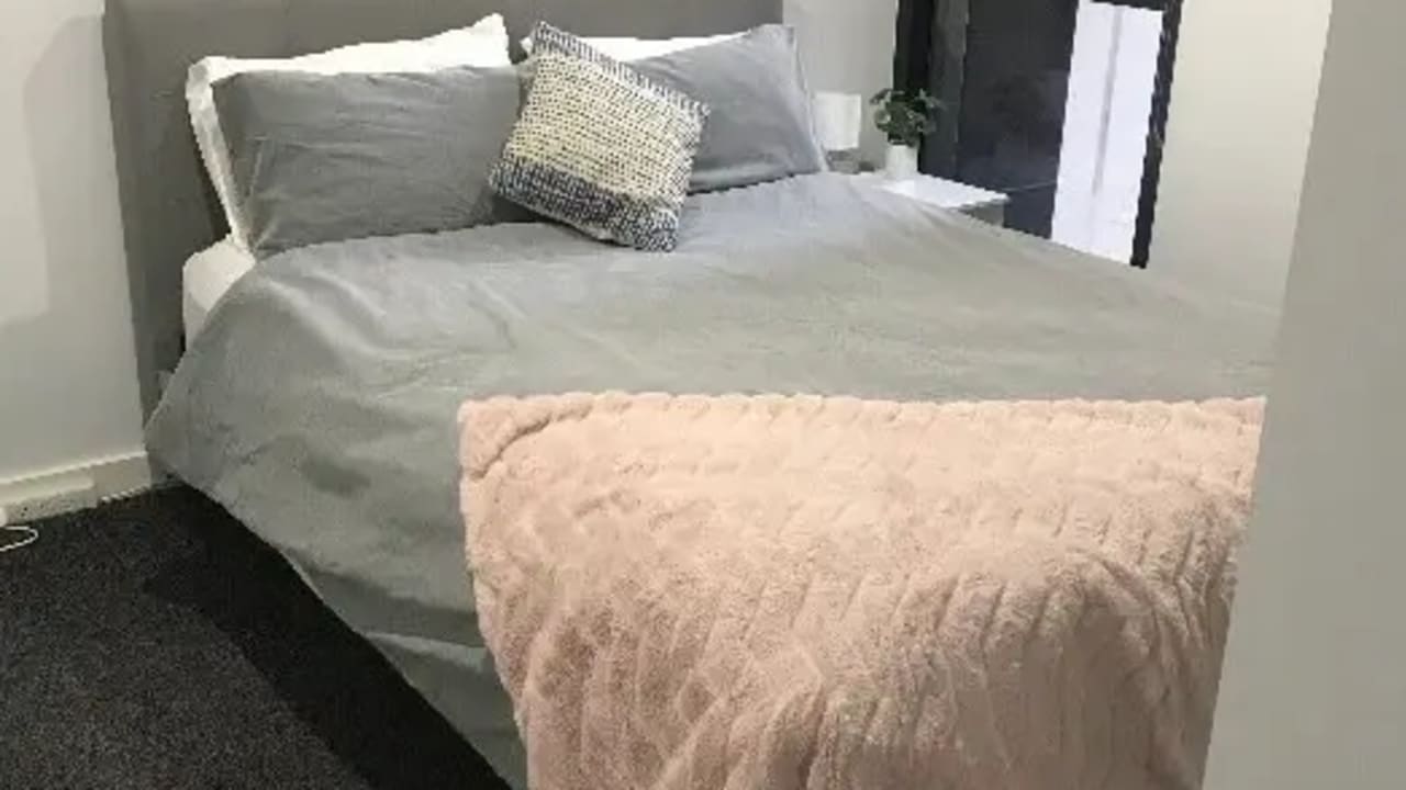 Furnished room with ensuite in a flatshare