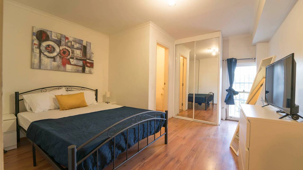 Furnished room with ensuite in a flatshare