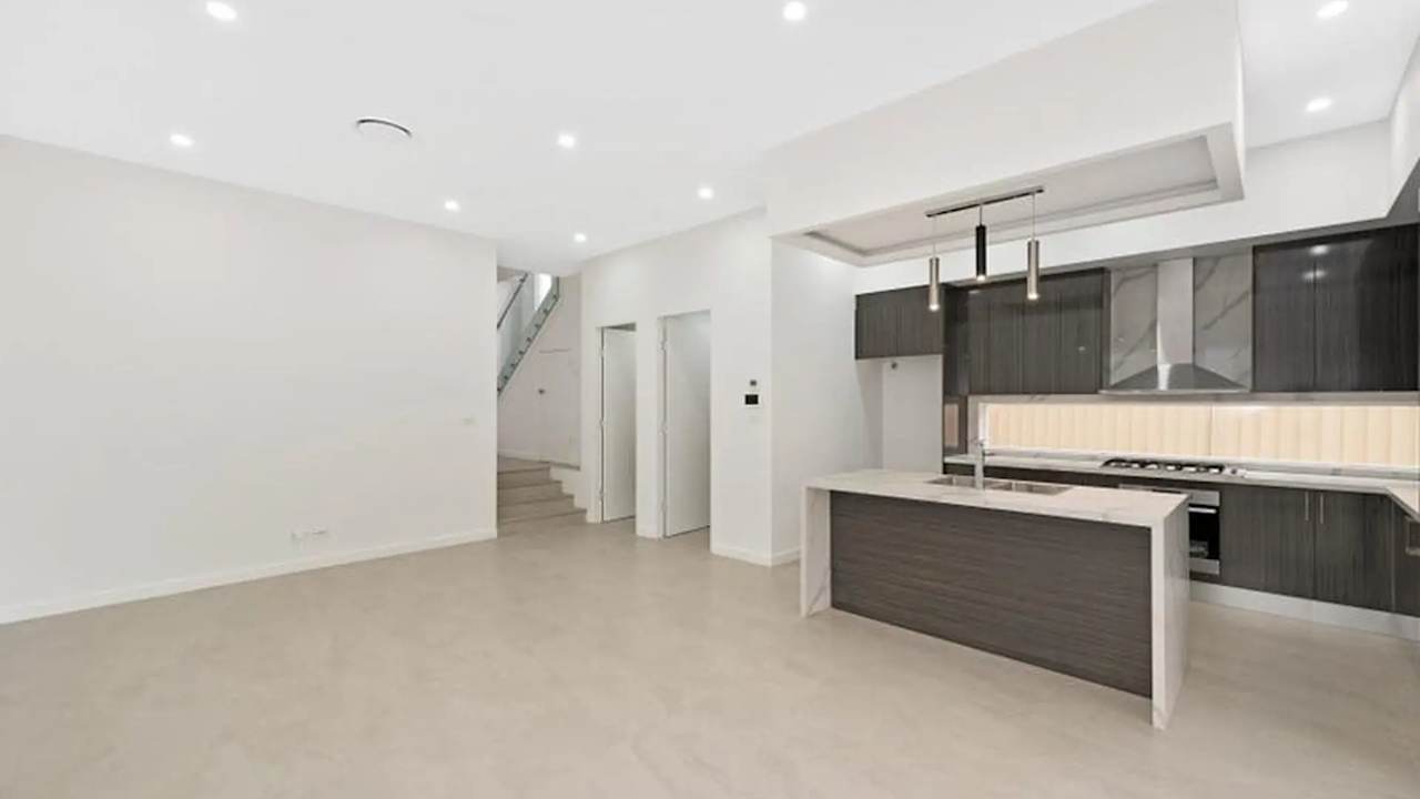 Whole property with 4 rooms for rent