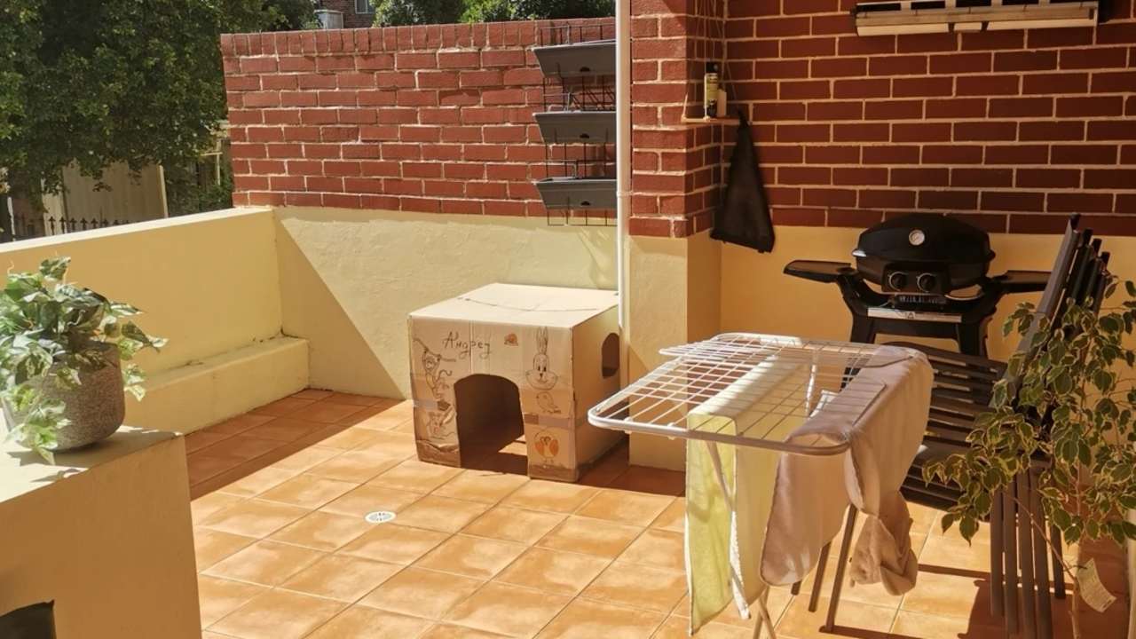 Whole property with 2 rooms for rent