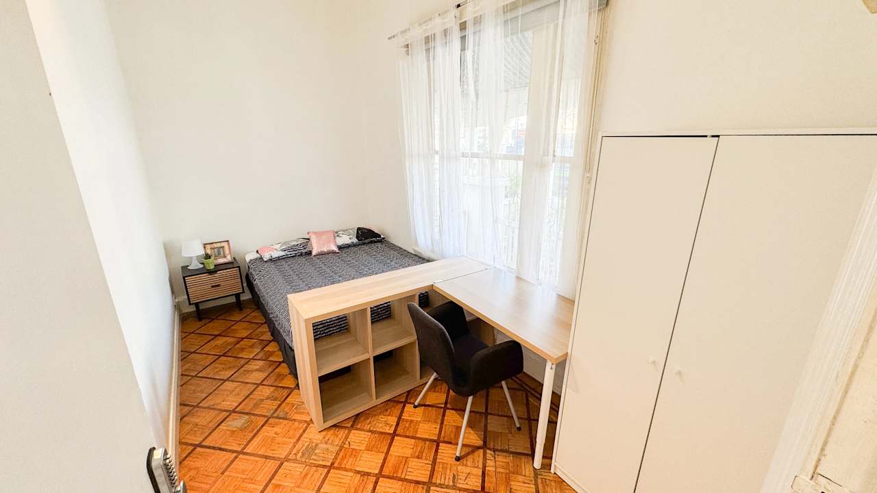 Furnished room in a share house