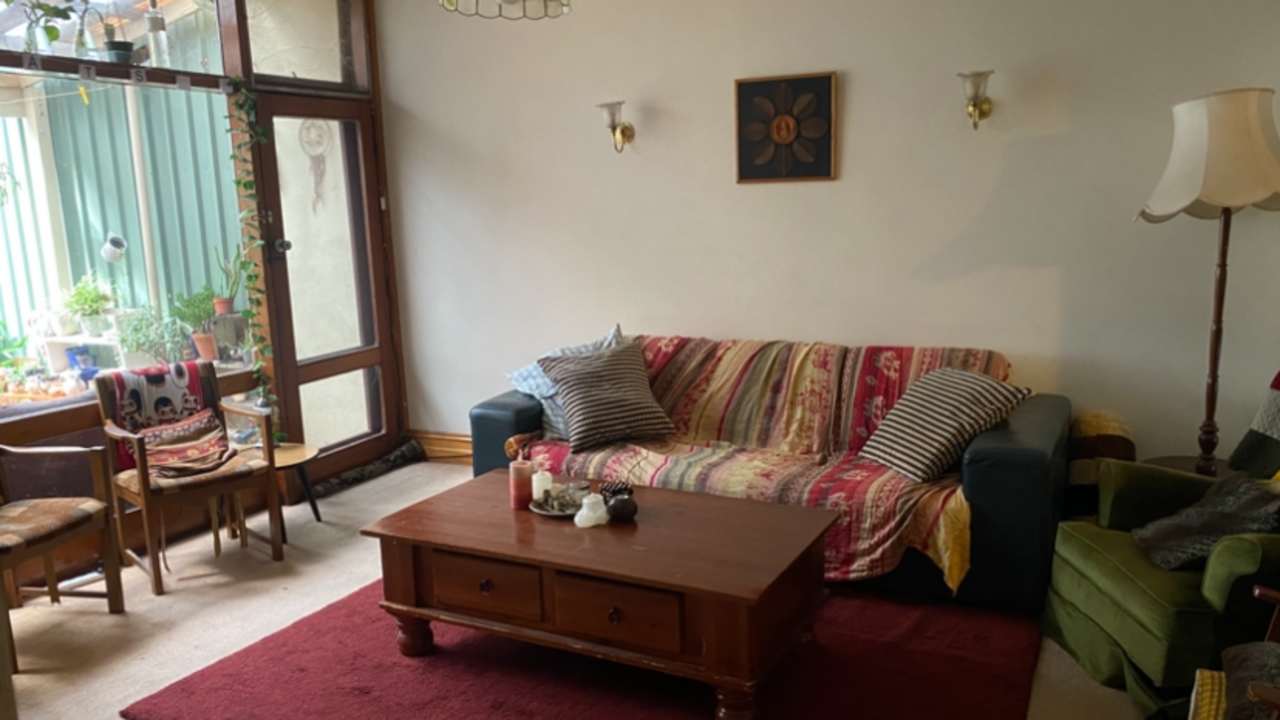 Room in a share house