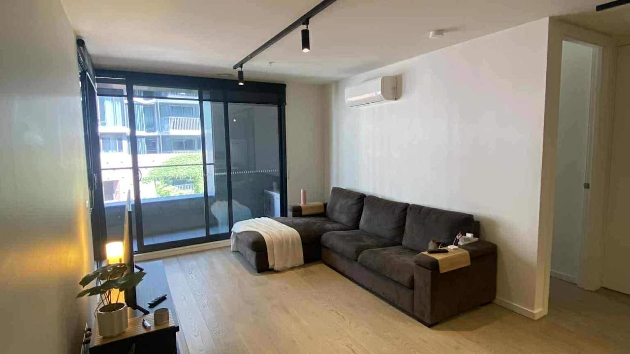 Unfurnished room with own bathroom