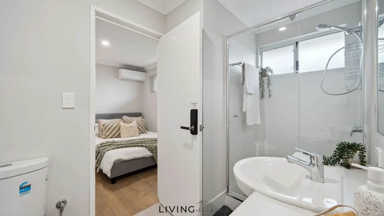 Furnished room in a share house