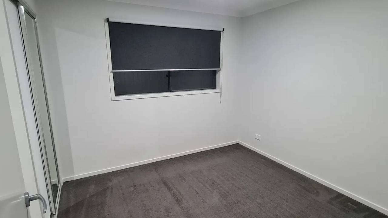 Unfurnished room with own bathroom