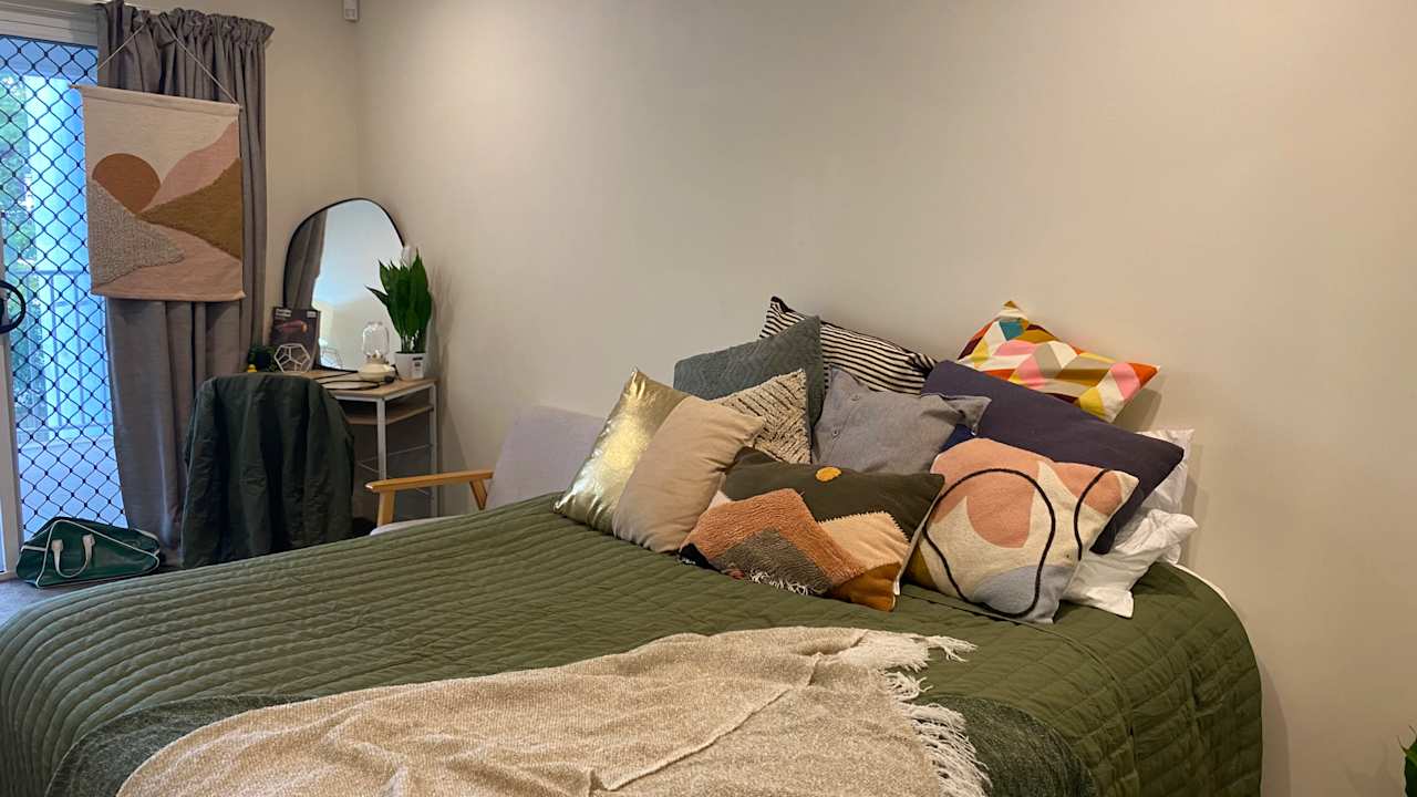 Room in a share house