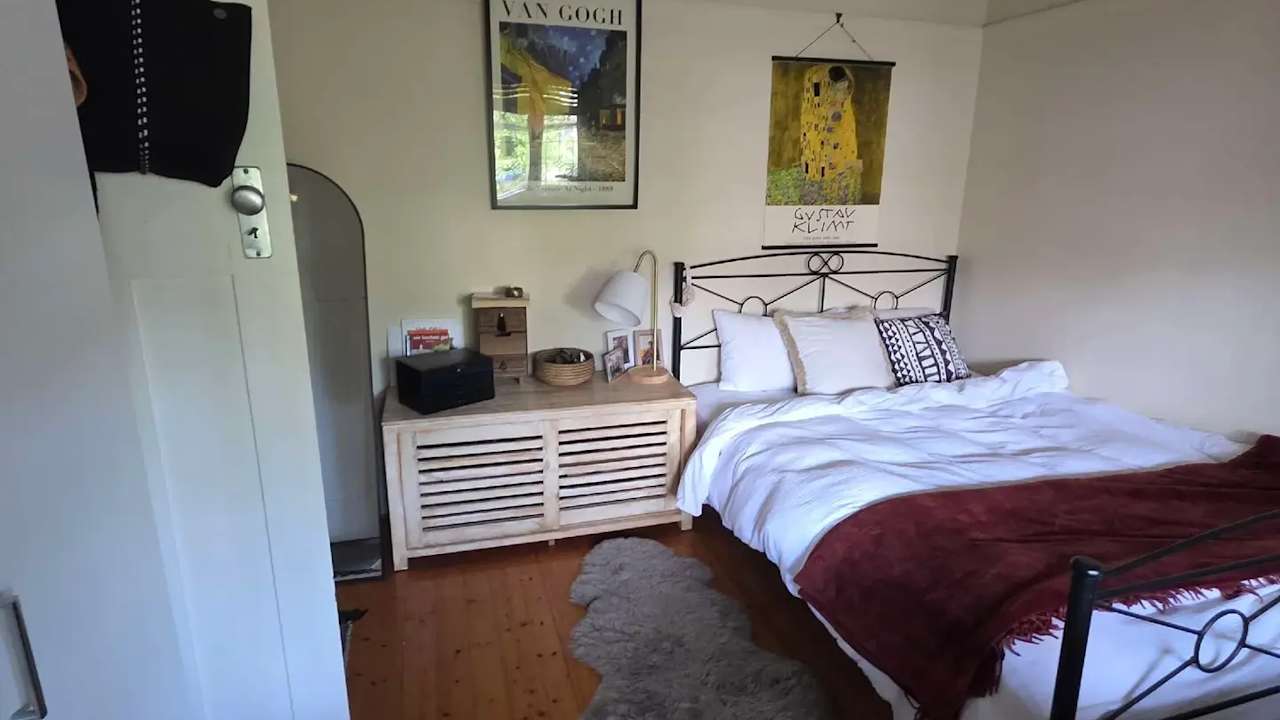 Room in a share house