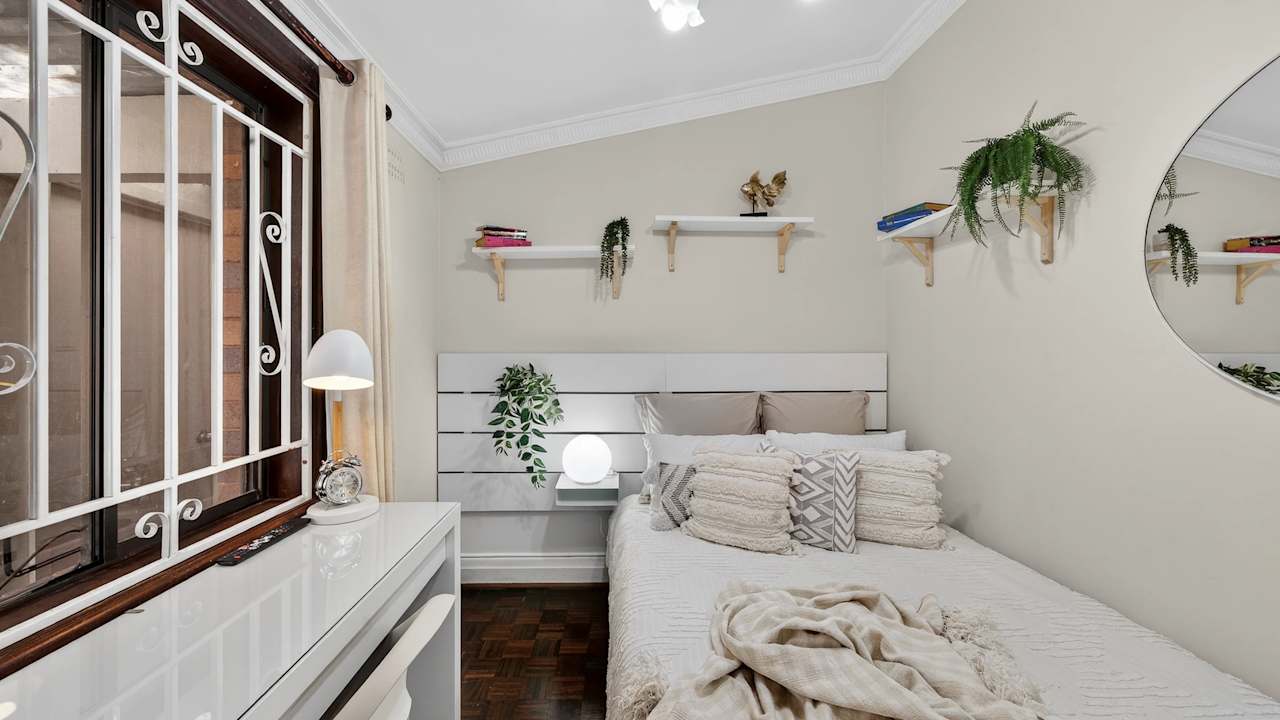 Furnished room in a share house