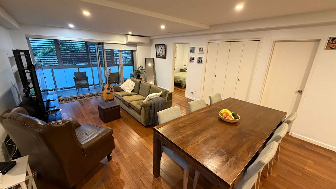 Furnished room with ensuite in a flatshare