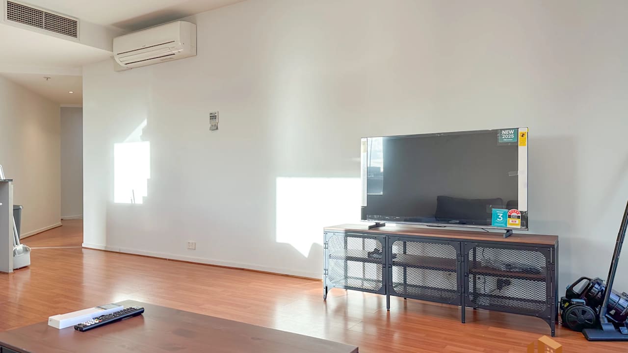 Furnished room with ensuite in a flatshare