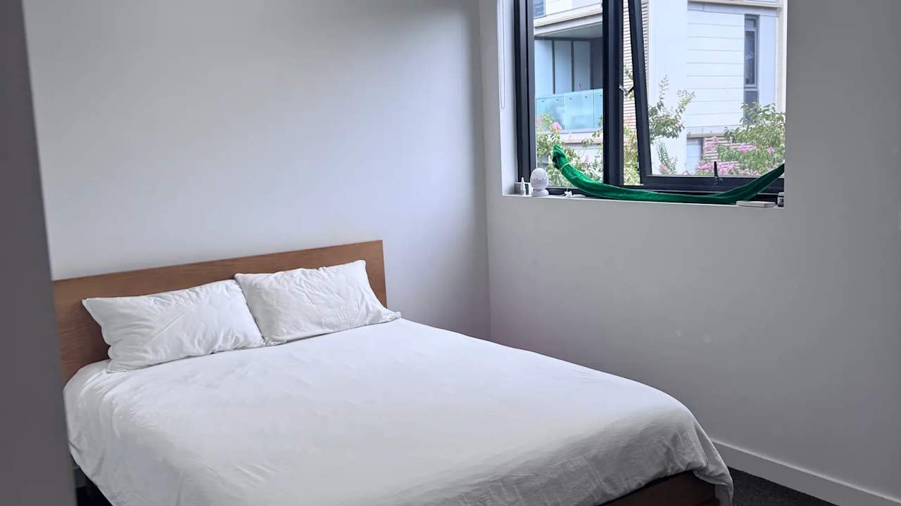 Furnished room with ensuite in a flatshare