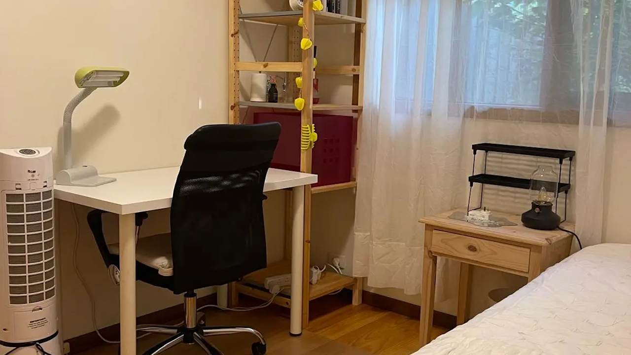 Furnished room in a share house